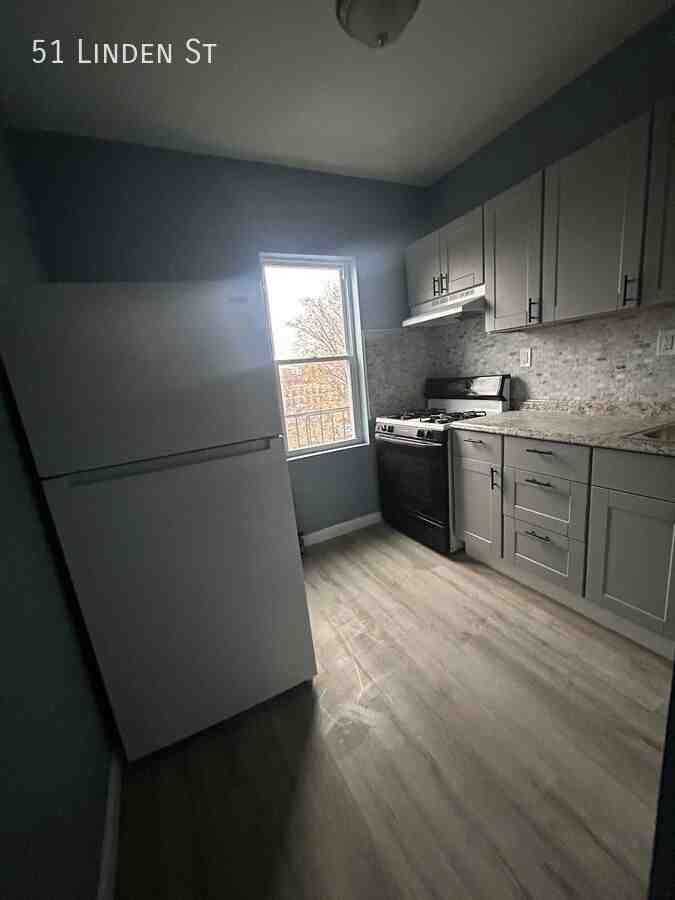 51 Linden St - Photo 2 of 6