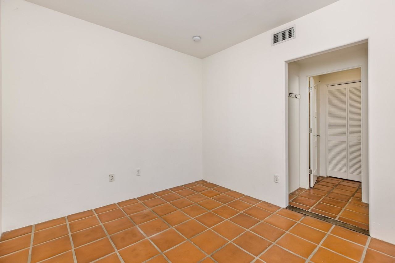 1414 N Harper Ave - Photo 5 of 36