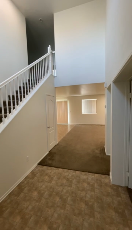84086 Manhattan Ave - Photo 2 of 4