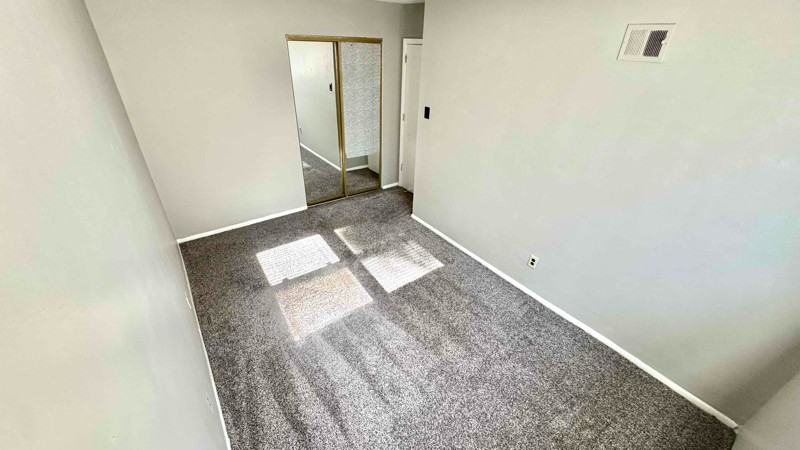 3302 S Keswick Cir #1 - Photo 6 of 8