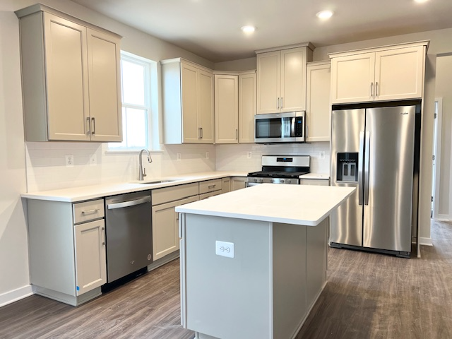 2419 Greyfriar Loop - Photo 5 of 18