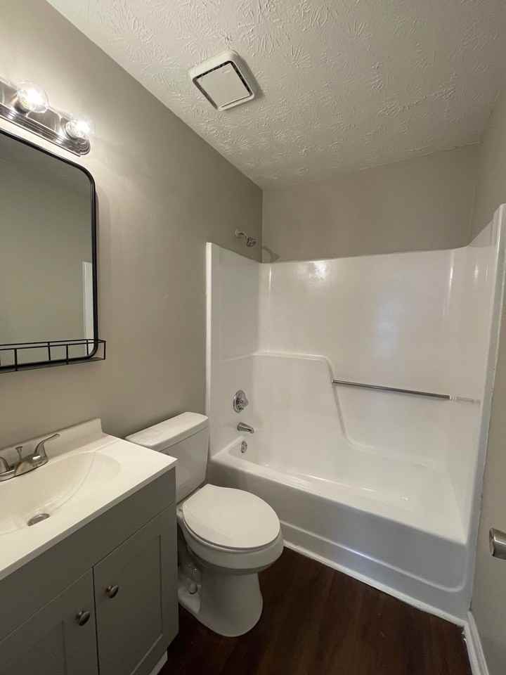 $500 OFF RENT! BEAUTIFUL CHARMING 2 BED/2Bath Available!! Apply Now! - Photo 4 of 14