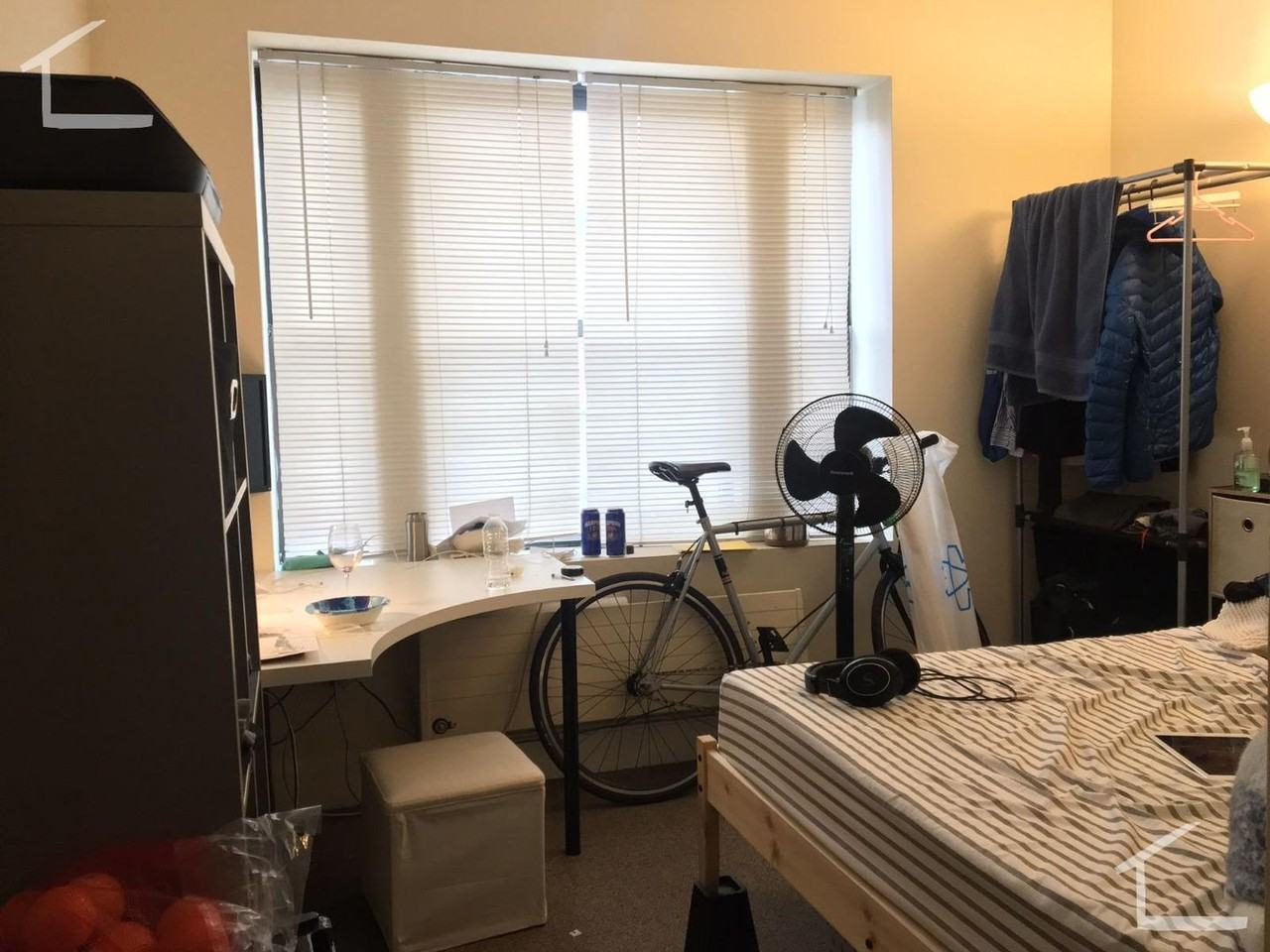 822 Beacon St - Photo 6 of 11