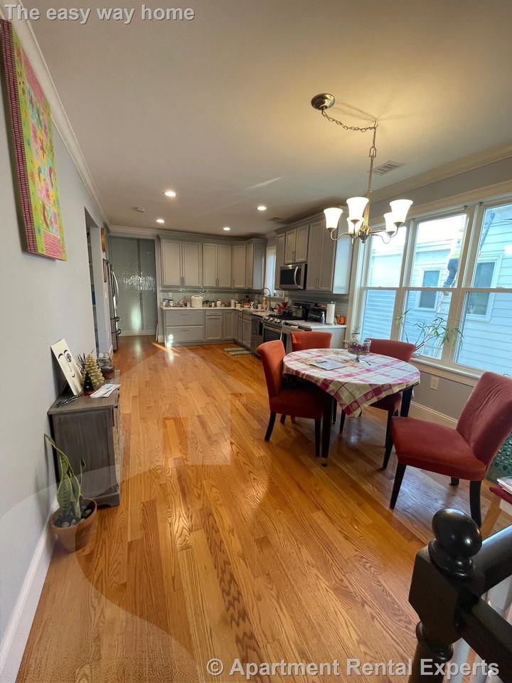 64 Flint St - Photo 2 of 22