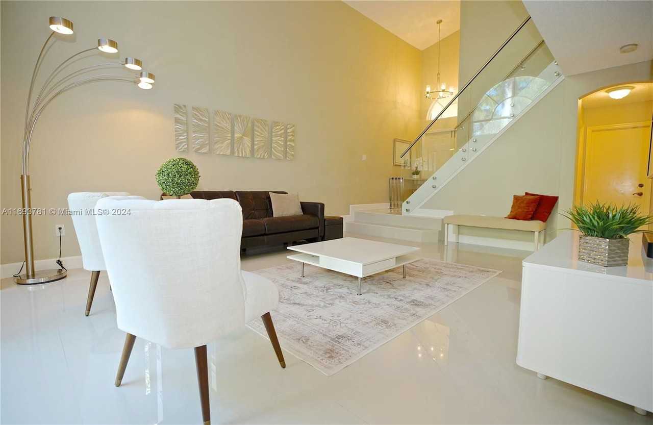 5148 Nw 113th Pl - Photo 3 of 8