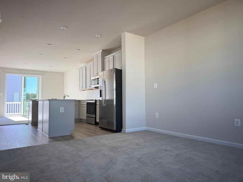 4631 Abbotswell Pl - Photo 3 of 8