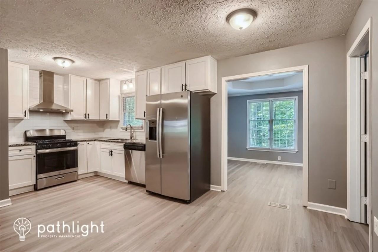 373 England Pl - Photo 2 of 32