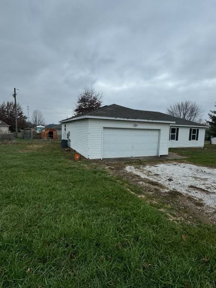 1501 S 18th Ave - Photo 2 of 26