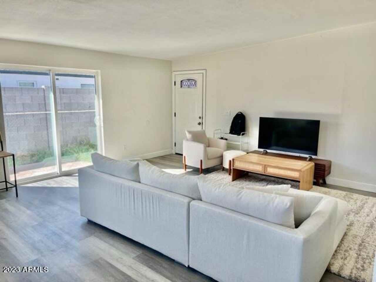 455 W University Dr - Photo 4 of 7