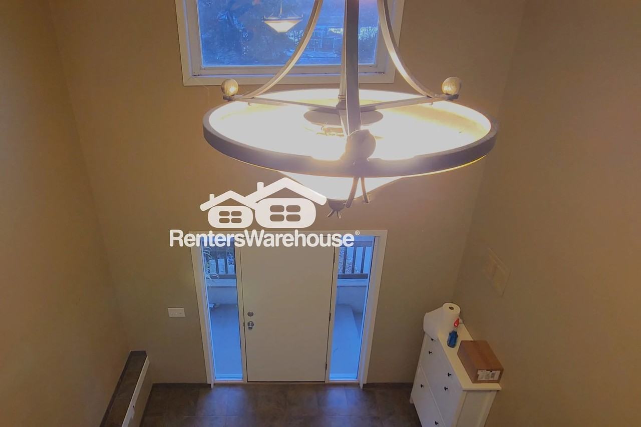 334 Locust St N - Photo 3 of 21