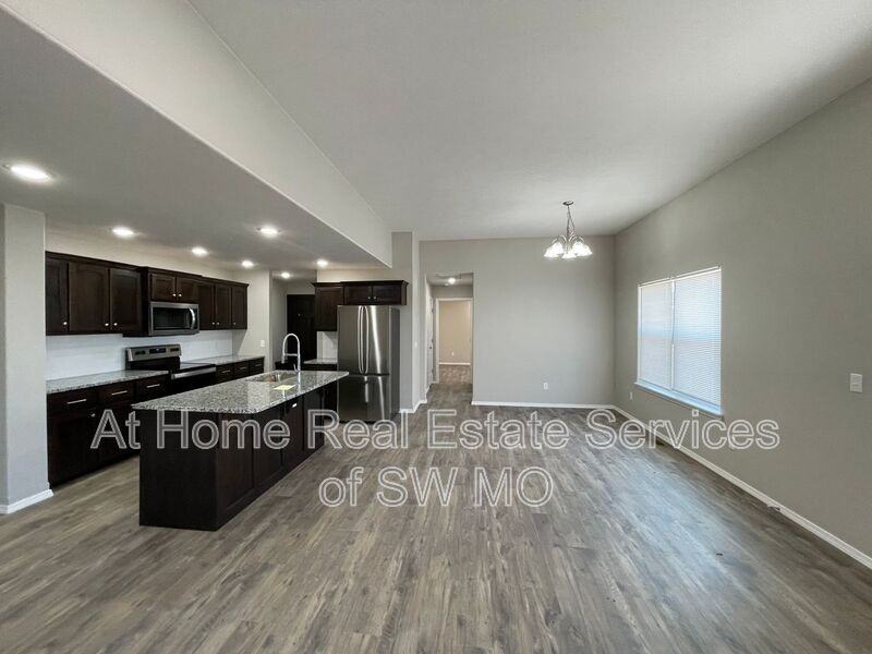 218 W Canterbury Ln - Photo 2 of 13