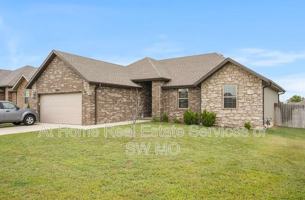 featured image of 879 E Dyann Dr