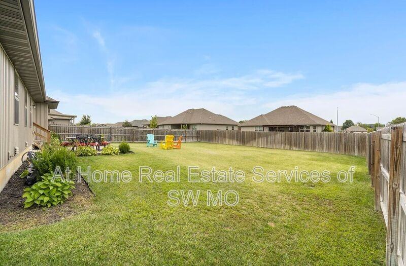 879 E Dyann Dr - Photo 2 of 12