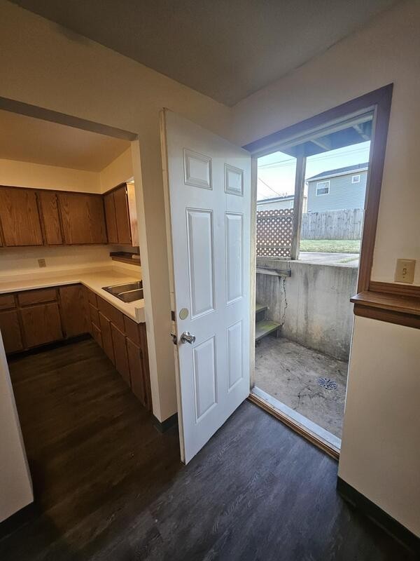 318 Joseph St - Photo 4 of 15