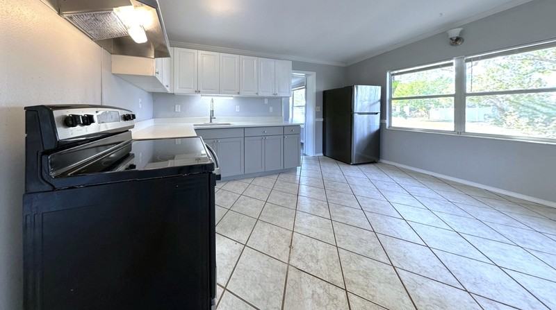 7111 Onyx Dr N - Photo 5 of 29