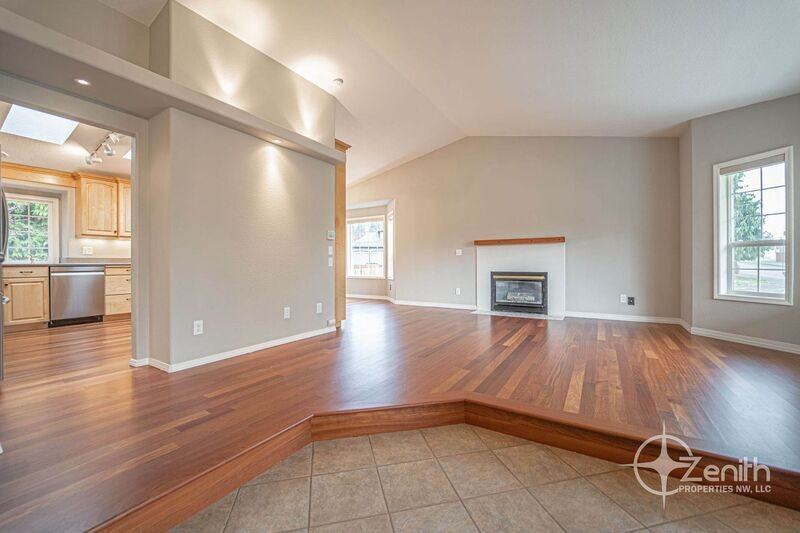 4314 Ne 126th St - Photo 5 of 48