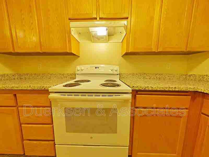 439 Nw 15th St - Photo 3 of 13