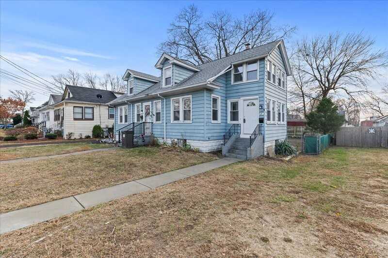 49 1/2 Hess Ave - Photo 3 of 20