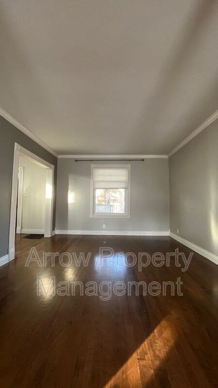1929 Sumner St - Photo 4 of 18