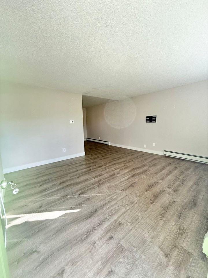 107 W Arvada St #6 - Photo 3 of 9