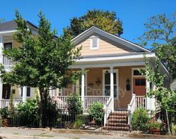 featured image of 512 E 34th St