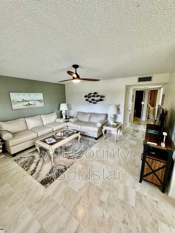 1 Quails Run Boulevard