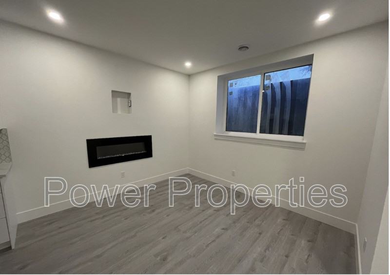 1440 26a St Sw - Photo 2 of 9