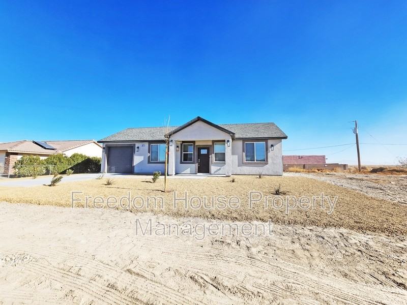 2071 S Highland Ave - Photo 3 of 22