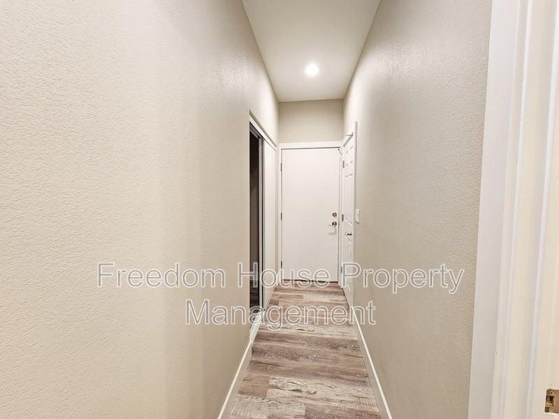 2071 S Highland Ave - Photo 7 of 22