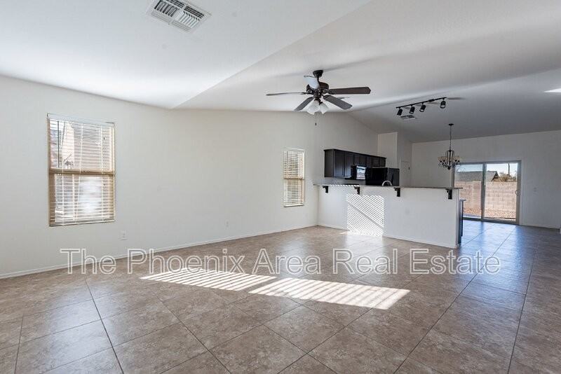 244 N Wesley - Photo 6 of 33