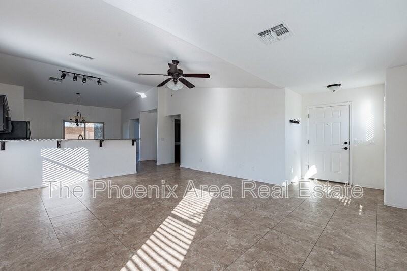 244 N Wesley - Photo 7 of 33