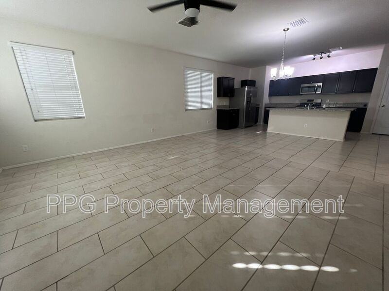 30155 W Avalon Dr - Photo 3 of 16