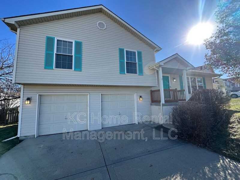 8739 Paris Ave - Photo 2 of 48