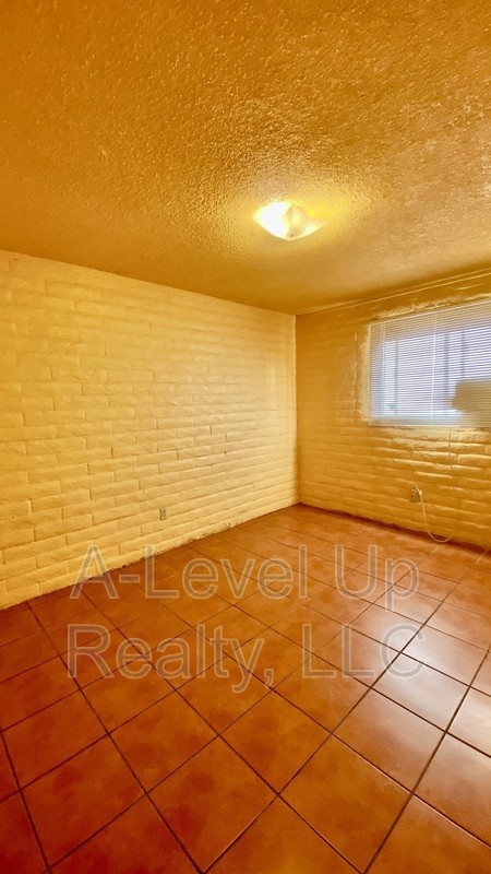 1101 E 32nd St - Photo 6 of 21