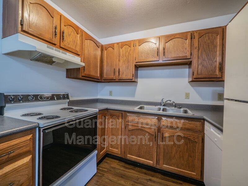 1104 N Walnut St #E - Photo 3 of 18