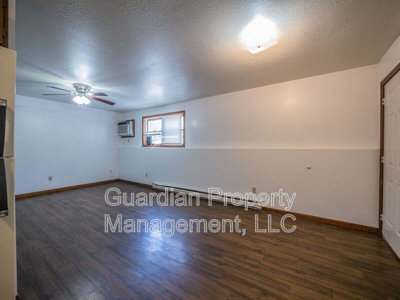 1104 N Walnut St #E - Photo 4 of 18