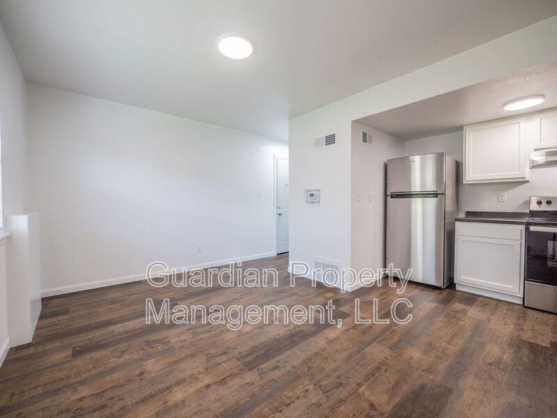 1121 N College Dr #23 - Photo 3 of 13