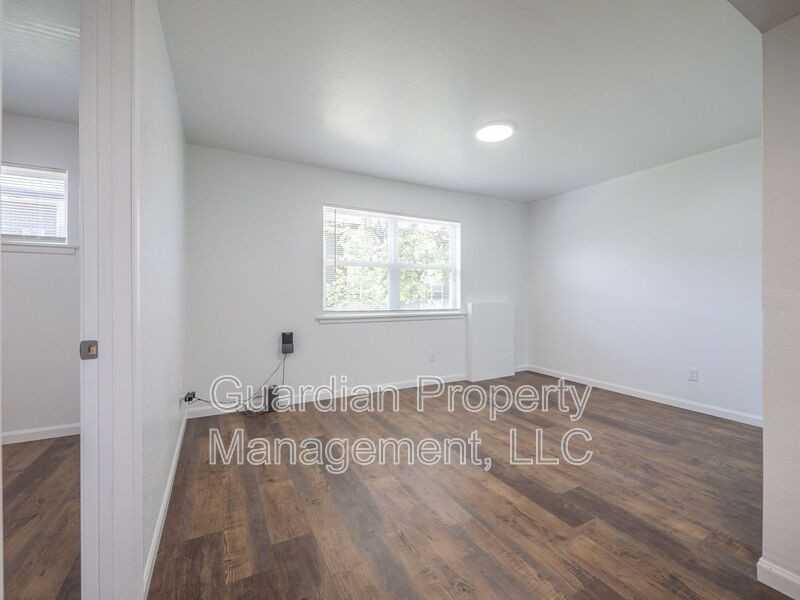 1121 N College Dr #23 - Photo 4 of 13