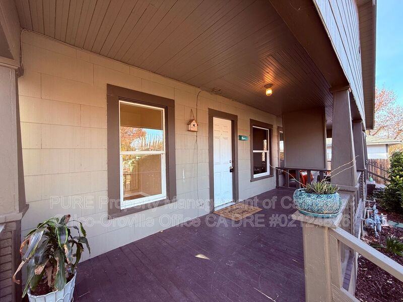 1532 Bridge St - Photo 2 of 14