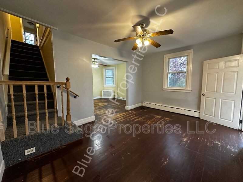 135 S Woodlawn Ave - Photo 3 of 21