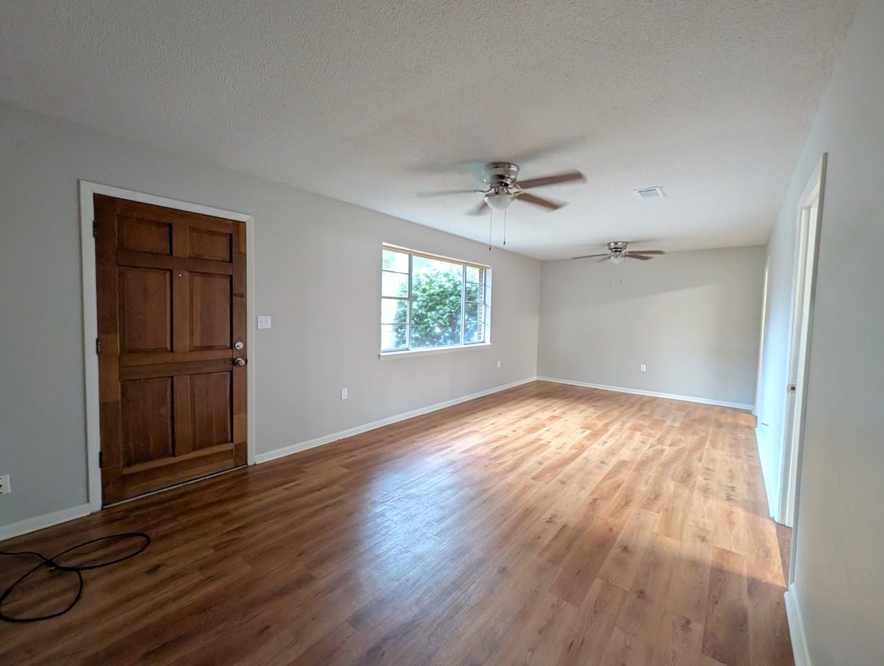 101 Hickory Dr - Photo 2 of 25