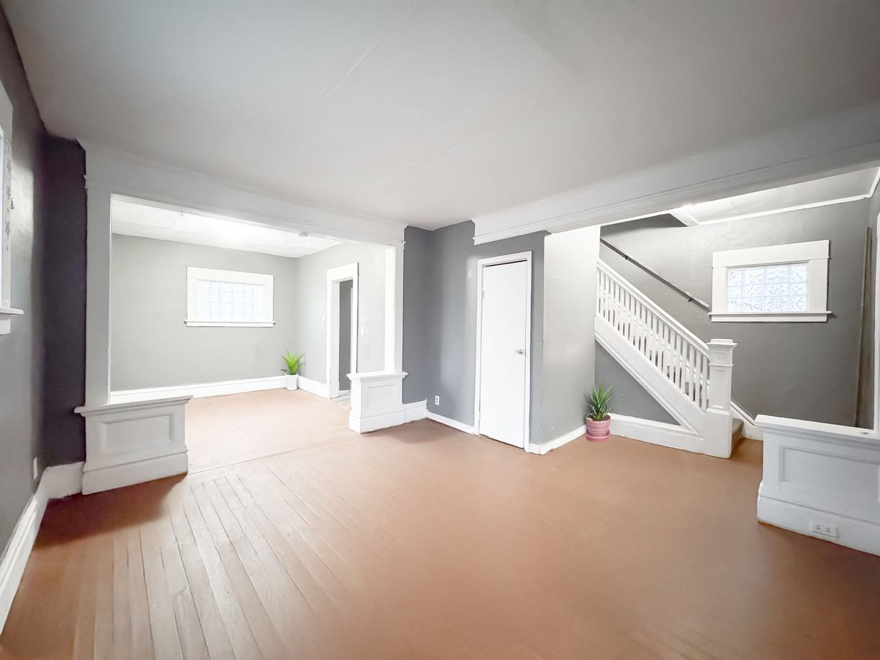 832 N Pine St - Photo 2 of 17