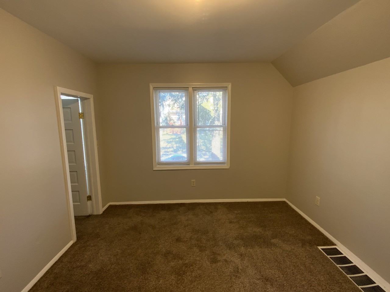 2756 Wellington St - Photo 2 of 13