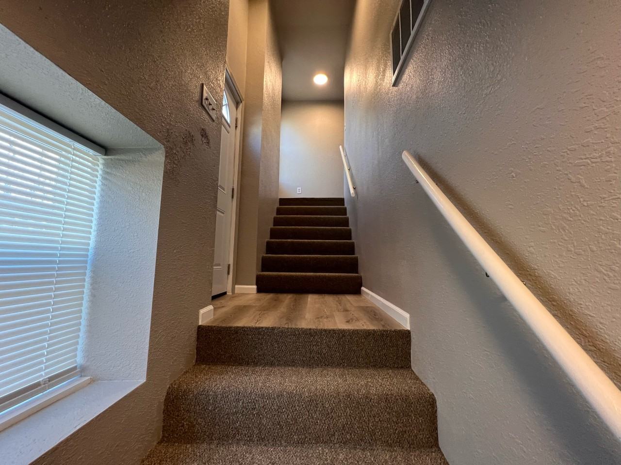 819 S Maguire St - Photo 2 of 7