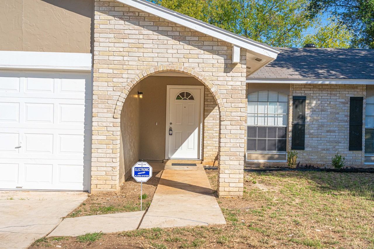 7707 Pipers Hl - Photo 3 of 29