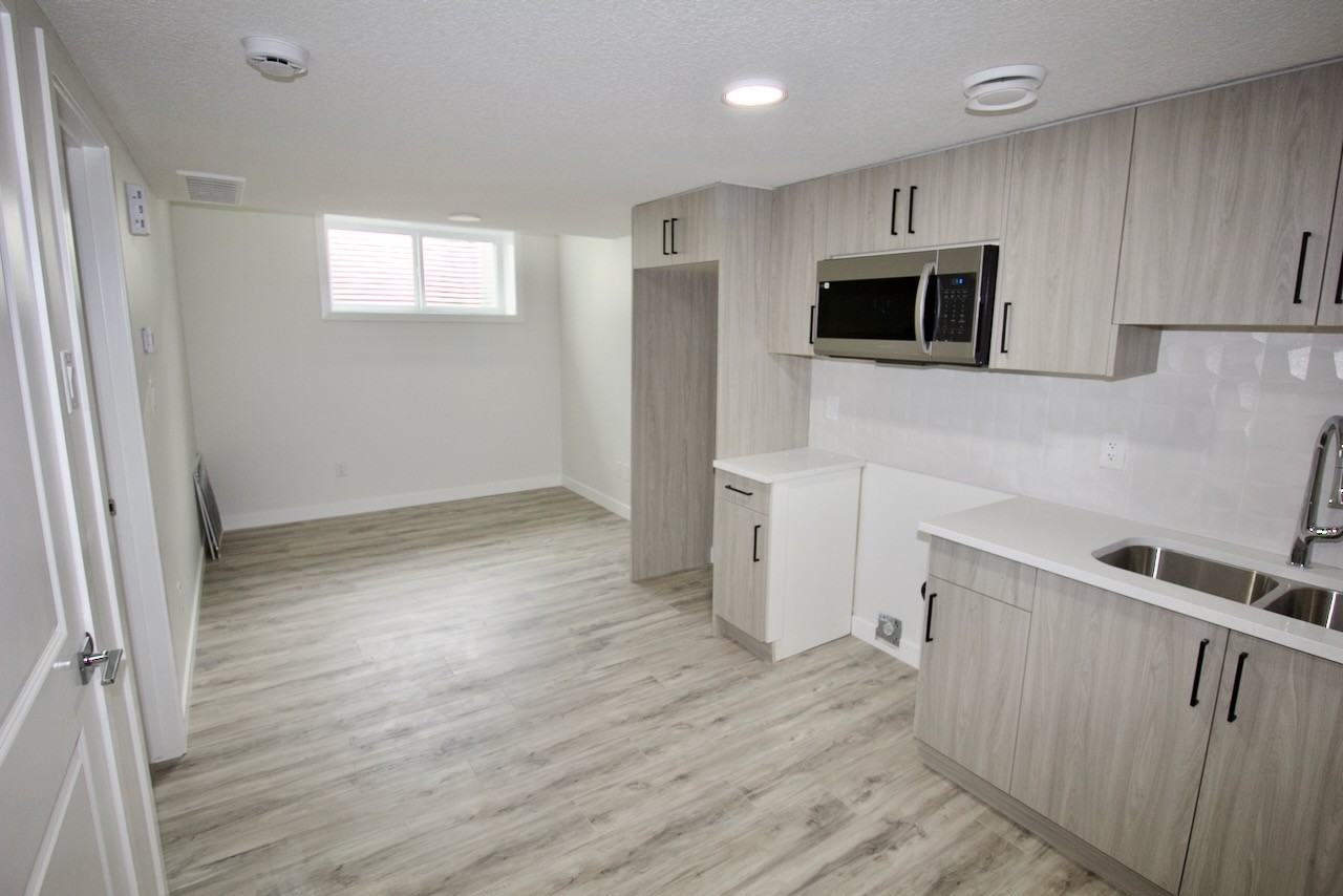 8839 Carson Way Sw Bsmt #Bsmt - Photo 2 of 15