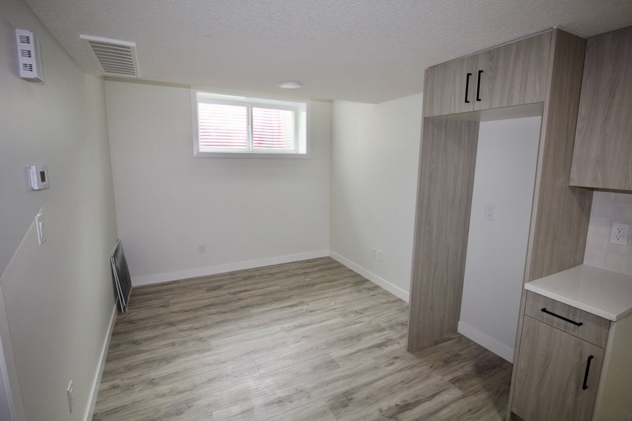 8839 Carson Way Sw Bsmt #Bsmt - Photo 3 of 15