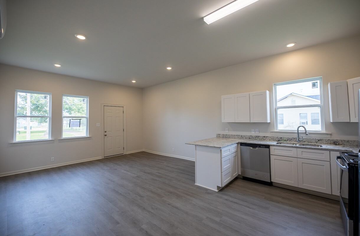 906 Pryce St - Photo 2 of 5