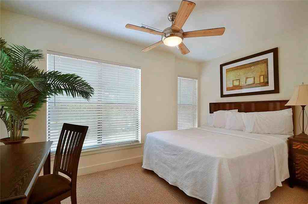 711 W 32Nd St - Photo 5 of 50