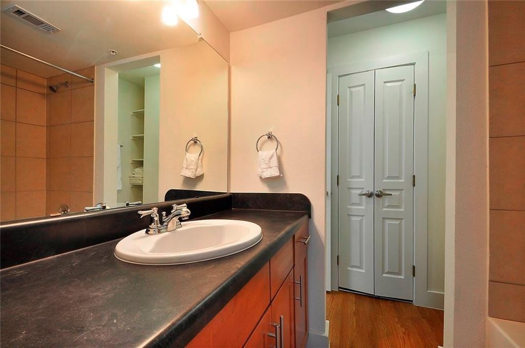 711 W 32Nd St - Photo 6 of 50